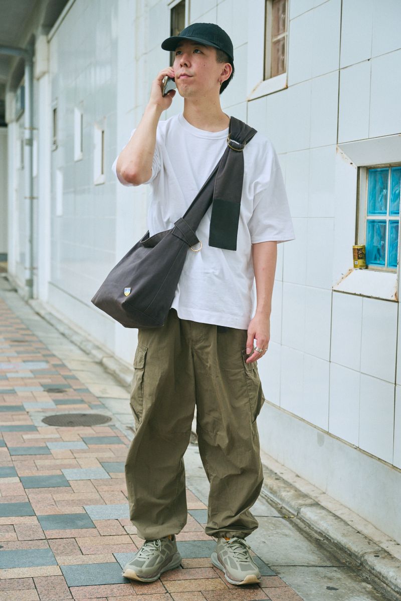 Tシャツ＝スティーブンアラン