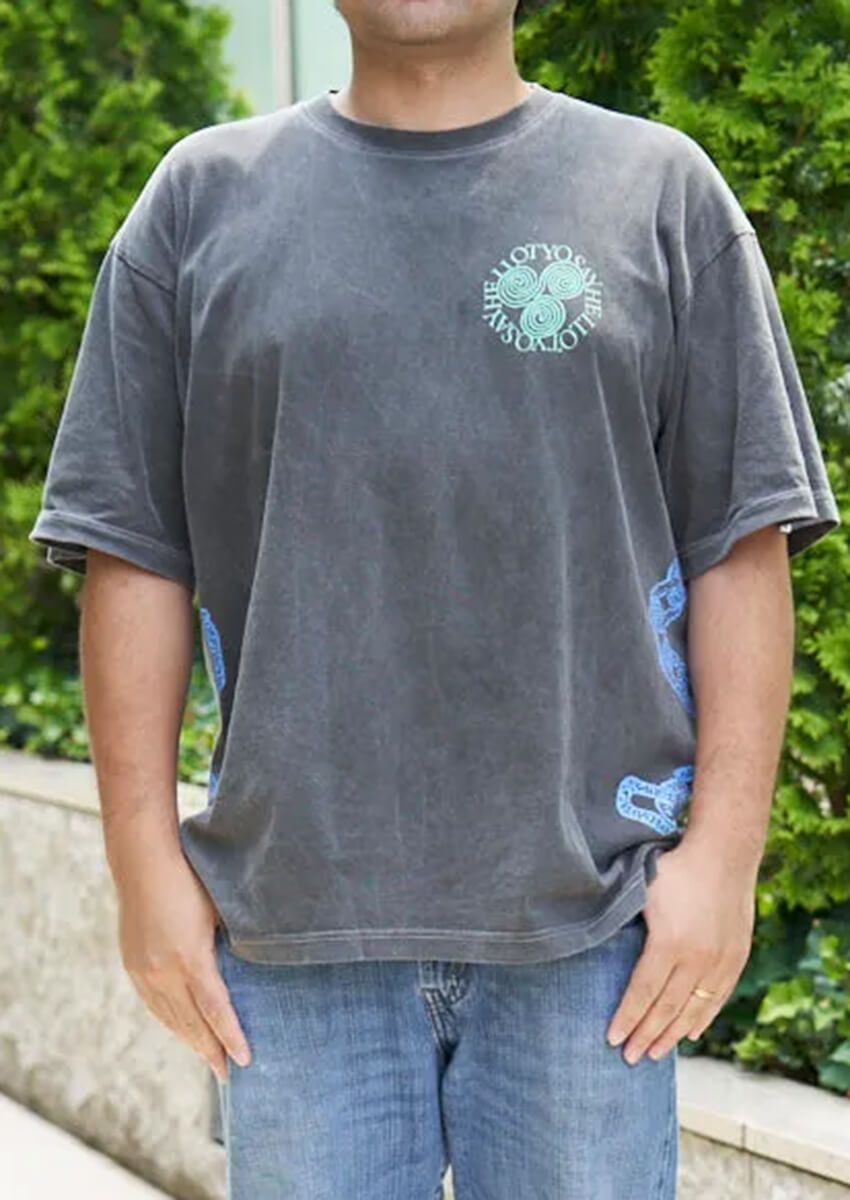 夏の定番「Tシャツ×リーバイス」。街のお洒落賢人たちから学ぶ、カッコ良く見せるコツ - 1枚目の画像