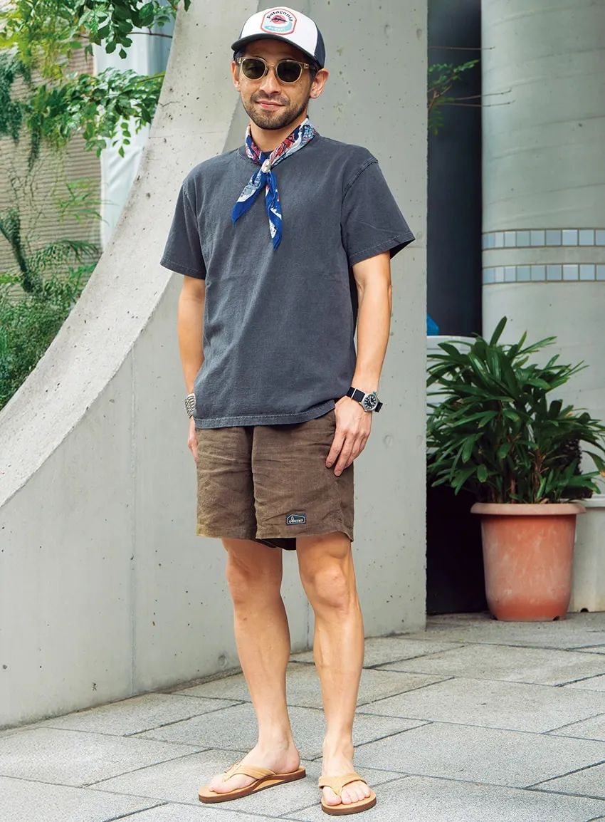Tシャツ1枚でお洒落に見せる簡単テクをおさらい。夏コーデに欠かせないポイントをスナップから - 2枚目の画像