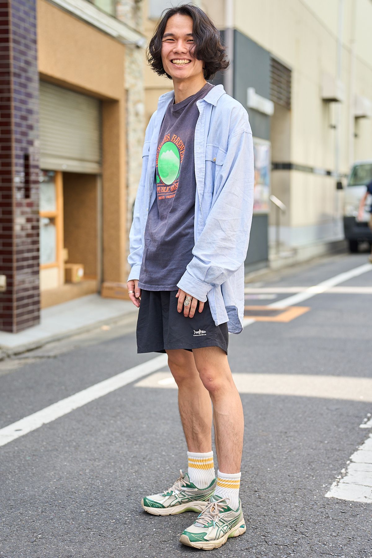 シャツ＝ポロラルフローレン　Tシャツ＝ヘインズ　パンツ＝コロンビア　シューズ＝アシックス×アバーヴザクラウズ　リング＝不明