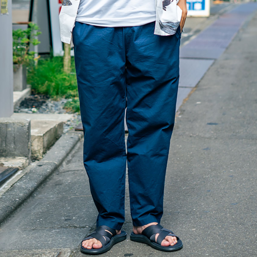 無印からリーバイスまで！街の洒落者が選んだ“ネイビーパンツ”愛用品