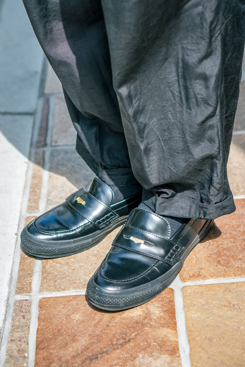 大人の渋みマシマシ。ダークトーンで揃えた街の格好いい大人3名をスナップで - 4枚目の画像