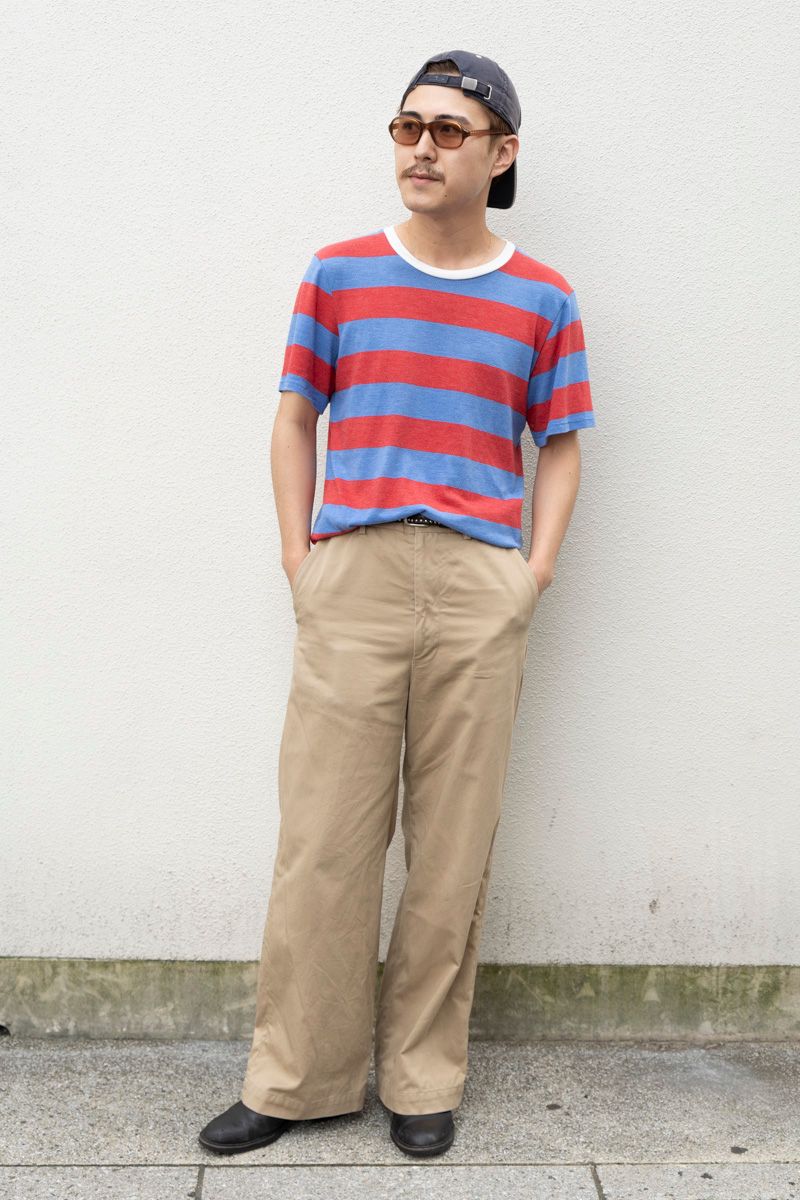 Tシャツ、帽子＝ともに古着