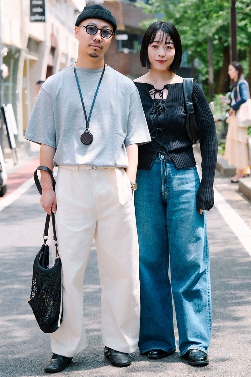 Tシャツ=オーラリー パンツ、バッグ=ともにルメール 靴=プラダ 帽子=ラカル サングラス=ユウイチトヤマ 腕時計=ロレックス