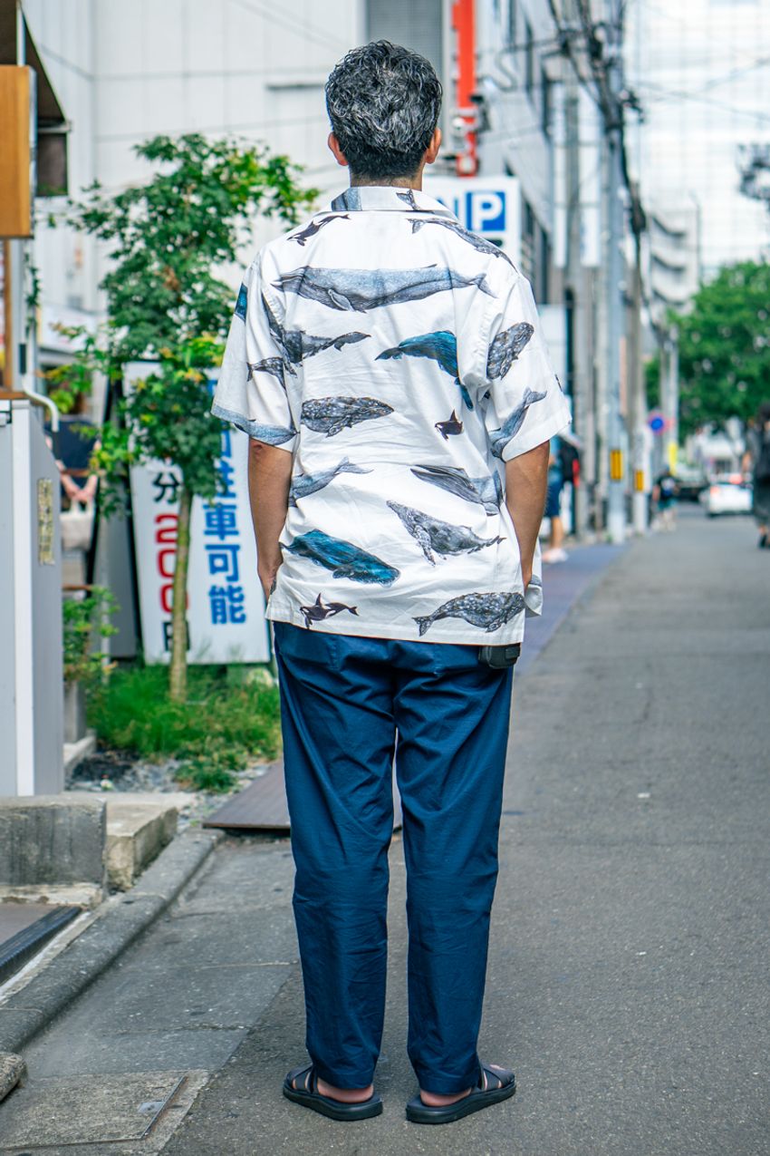 見た目も気分も開放的に！“オープンカラー”シャツで夏コーデを彩った3人の好例 - 10枚目の画像