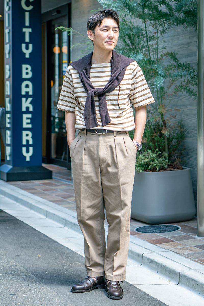 カーディガン、Tシャツ、パンツ=すべてユニクロ シューズ=不明 眼鏡=エトニアバルセロナ 腕時計=ブライトリング リング=クロムハーツ