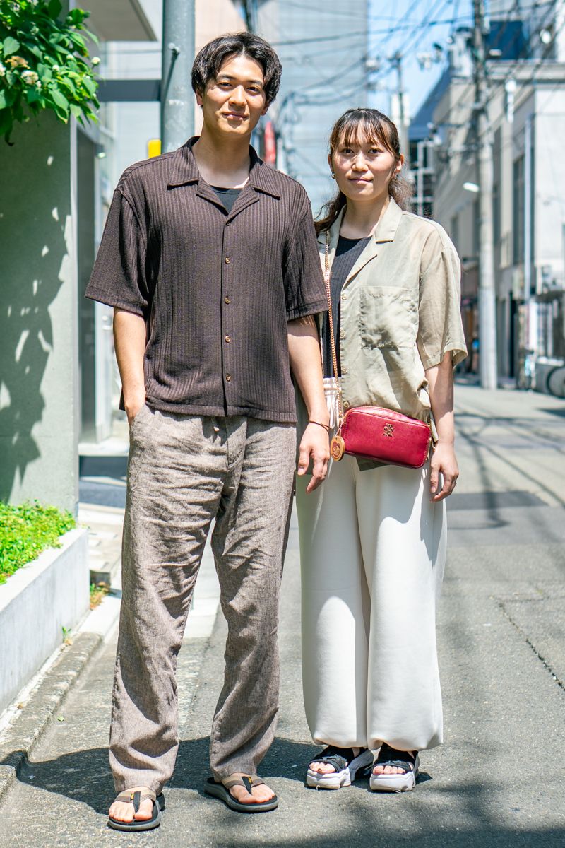 シャツ、カットソー、パンツ=ともにエイチアンドエム シューズ=テバ バングル=グルック リング=ティファニー