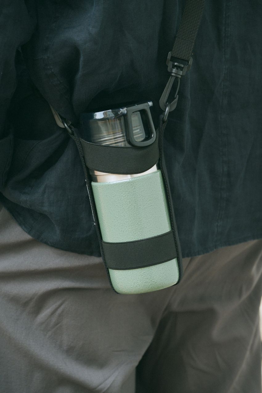 使い勝手と大人見えNo.1のグレーパンツ。どんなトップスとも相性がいい事例をスナップから - 9枚目の画像