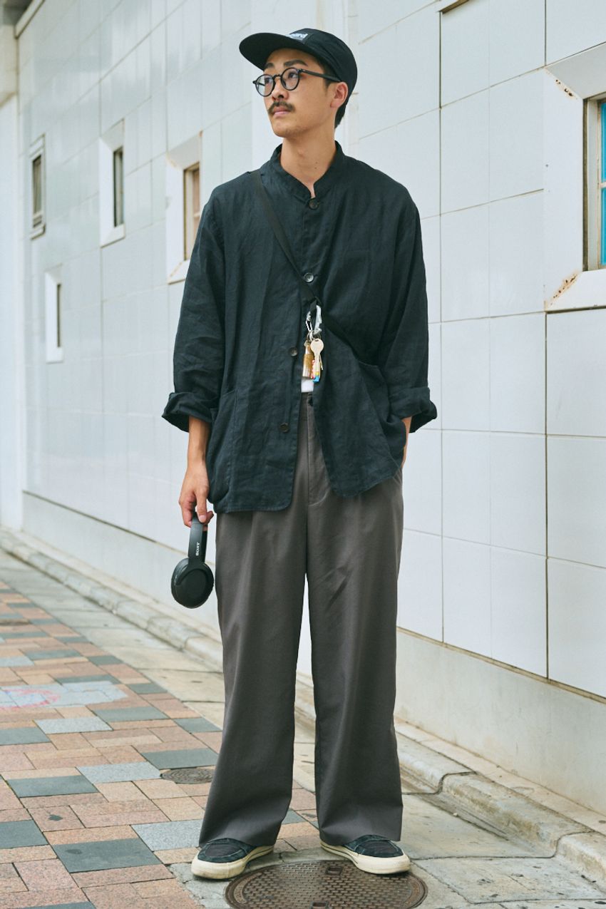 使い勝手と大人見えNo.1のグレーパンツ。どんなトップスとも相性がいい事例をスナップから - 8枚目の画像