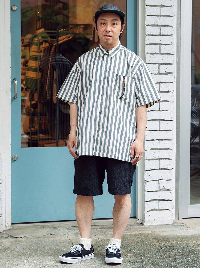 シャツ＝フジト スケートボーディング　ショーツ、キャップ＝フジト