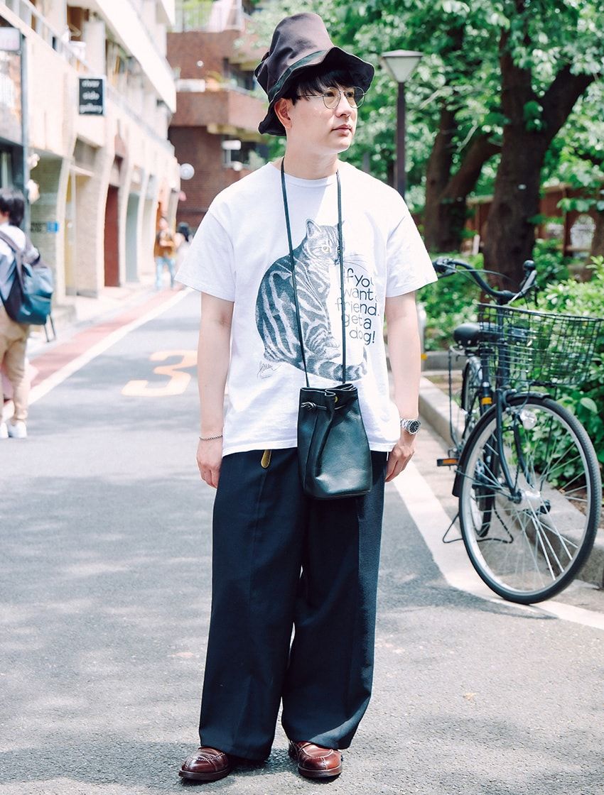 パンツ、Tシャツ＝古着