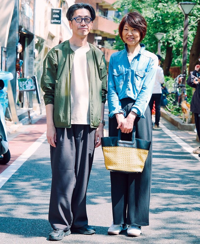 パンツ、ジャケット、スニーカー＝ワークマン　Tシャツ＝GU　メガネ＝エフェクター