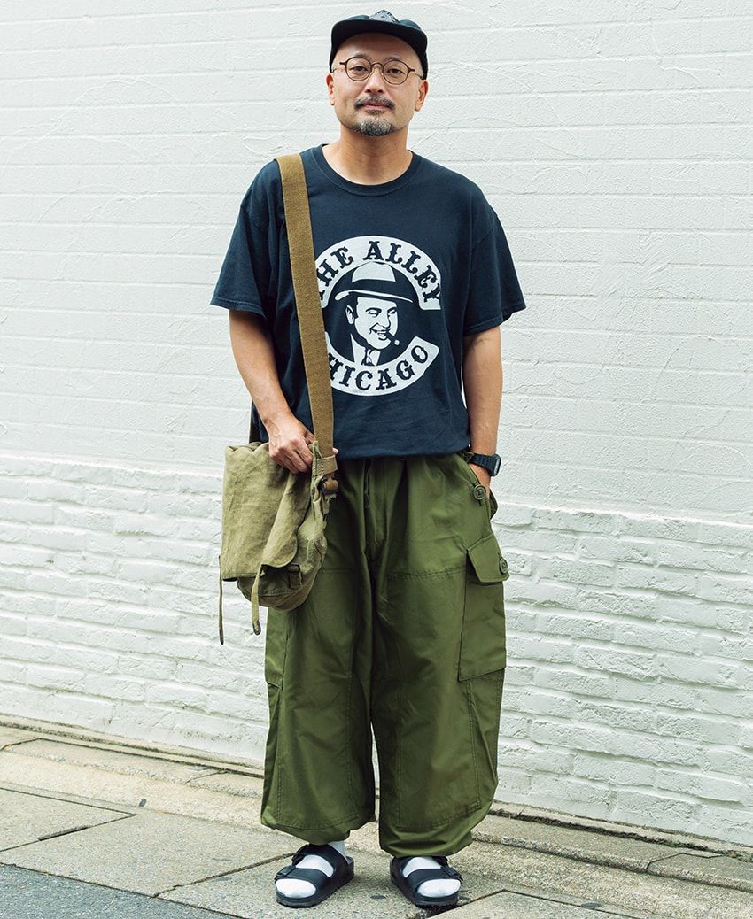 パンツ＝カナダ軍　Tシャツ＝古着　キャップ＝スピットファイヤー　メガネ＝マサヒロマルヤマ