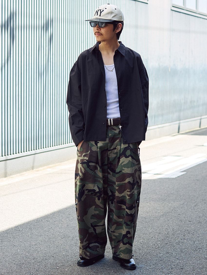 パンツ＝アートコミュニティ　シャツ＝シーオール　靴＝ブローム　キャップ＝oMA