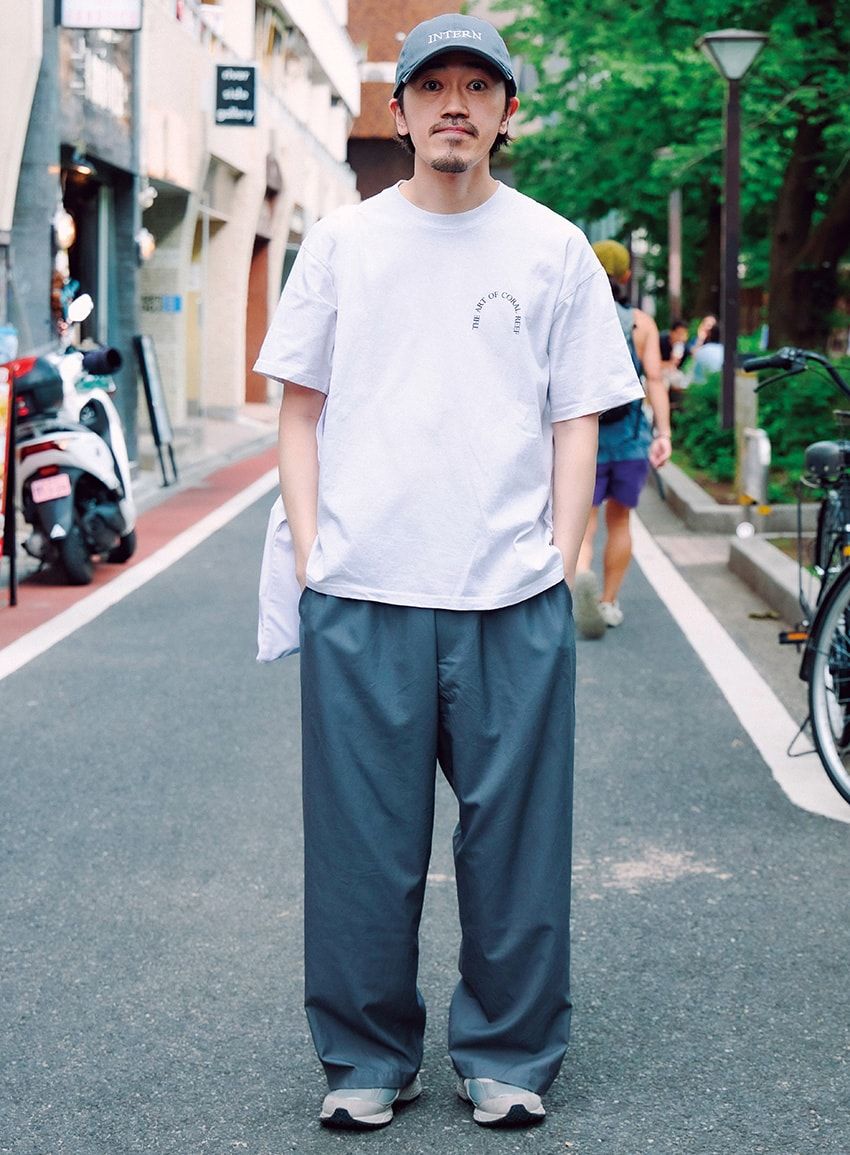 パンツ＝グラフペーパー　Tシャツ＝シャンティ ニーエフ　スニーカー＝ニューバランス　キャップ＝アイデア