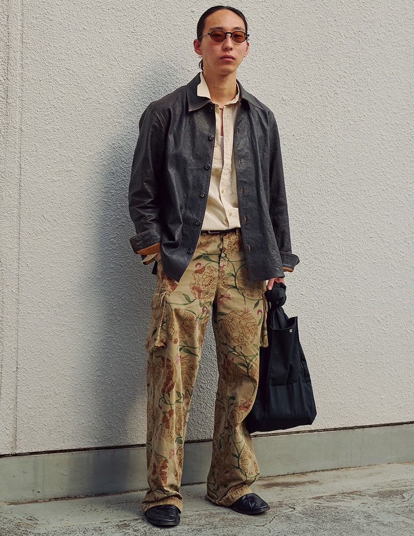 ジャケット、パンツ、靴＝すべてアワー レガシー　シャツ＝古着　メガネ＝アイヴァン 7285