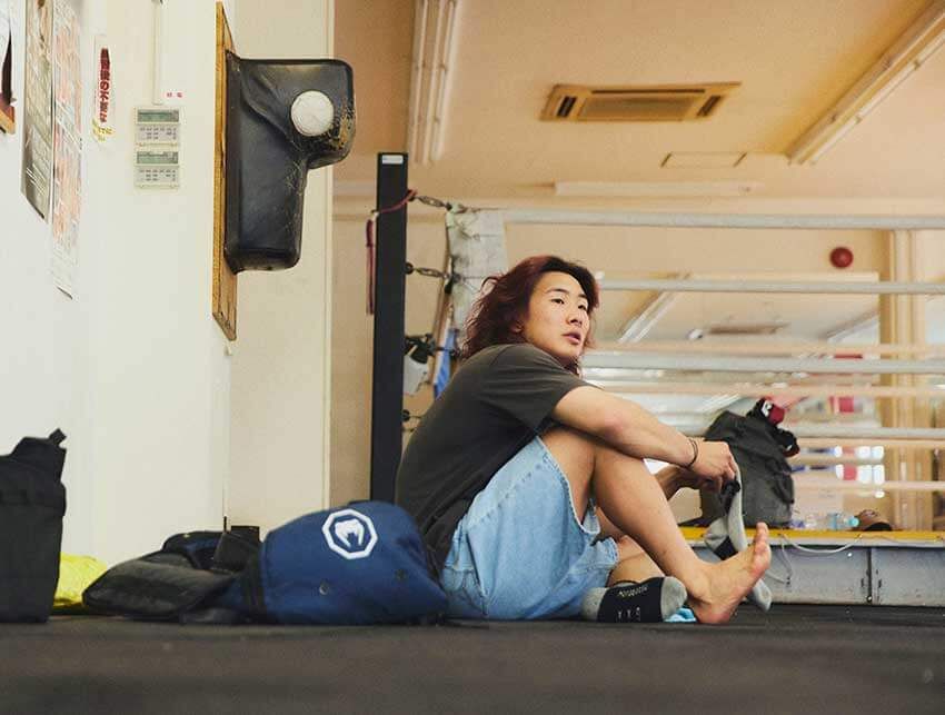 UFC鶴屋選手に突撃パパラッチ！日本を代表する格闘家の“リアル私服”とリング外の素顔 - 22枚目の画像