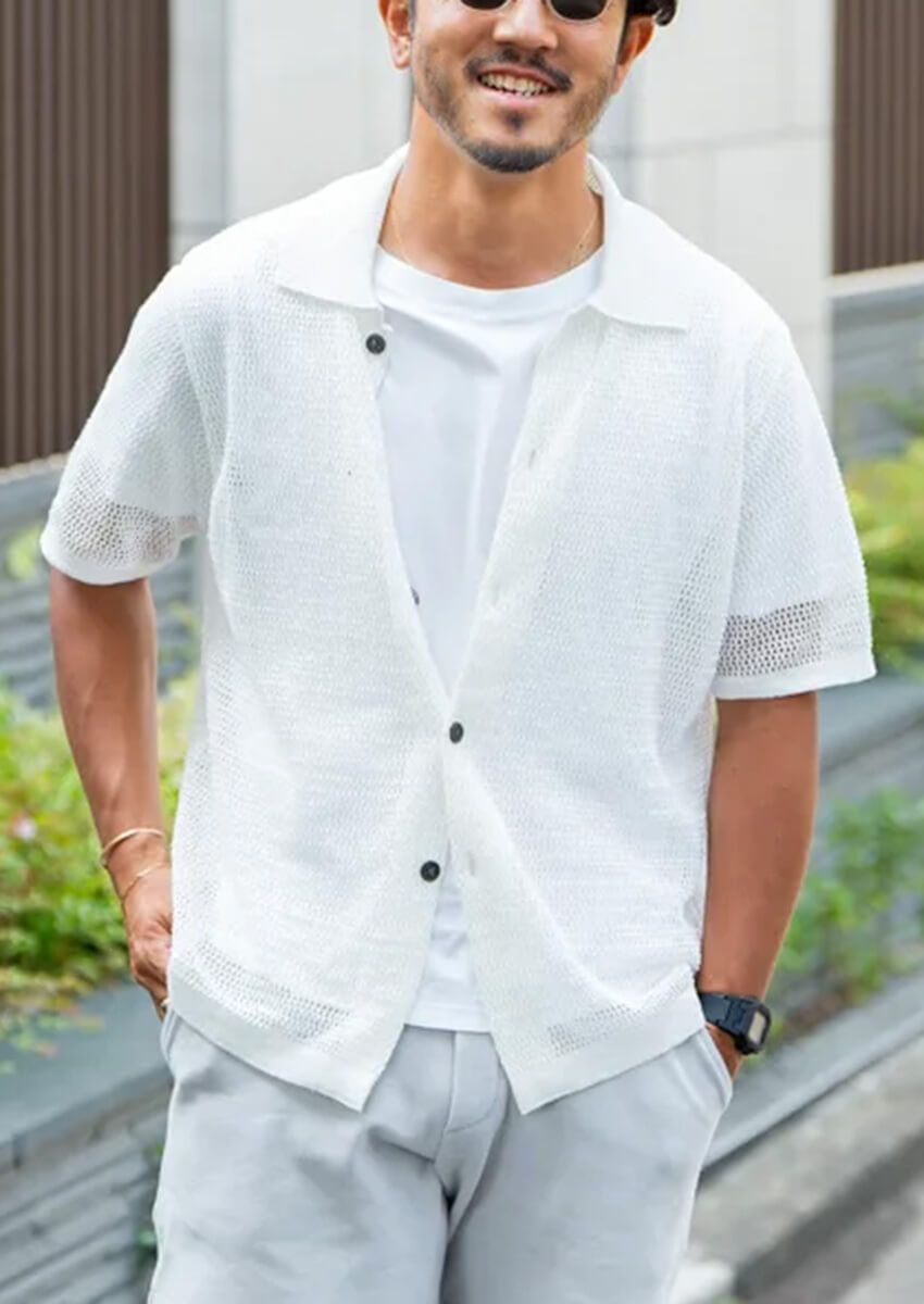 “大人っぽさ”と“自然体”のグッドバランス。シャツを不真面目に着る、にはテクがいる。 - 1枚目の画像