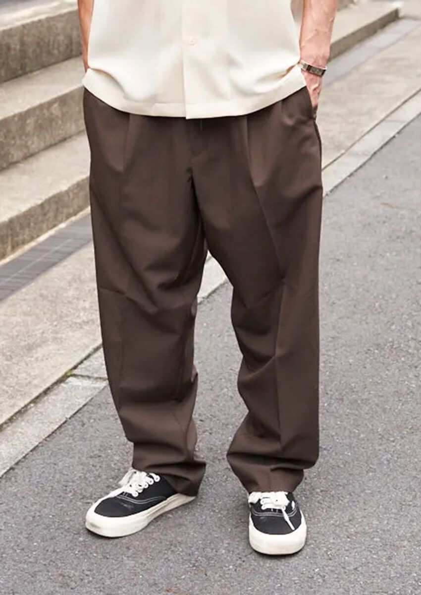 「GUのパンツ」ってこんなにシルエットいいの⁉︎ 洒落た大人たち3名がスナップで立証！ - 1枚目の画像