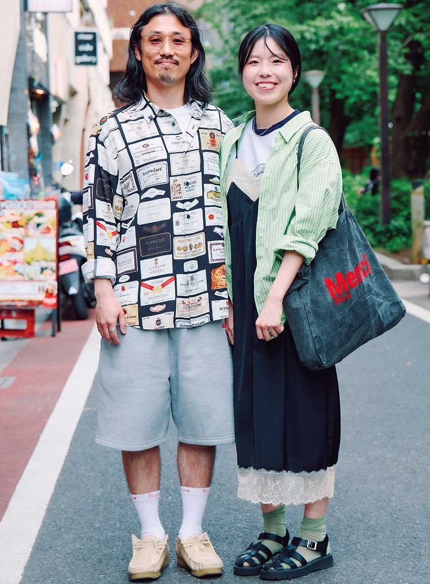 シャツ、ショーツ＝シュプリーム　靴＝シュプリーム × クラークス オリジナルズ