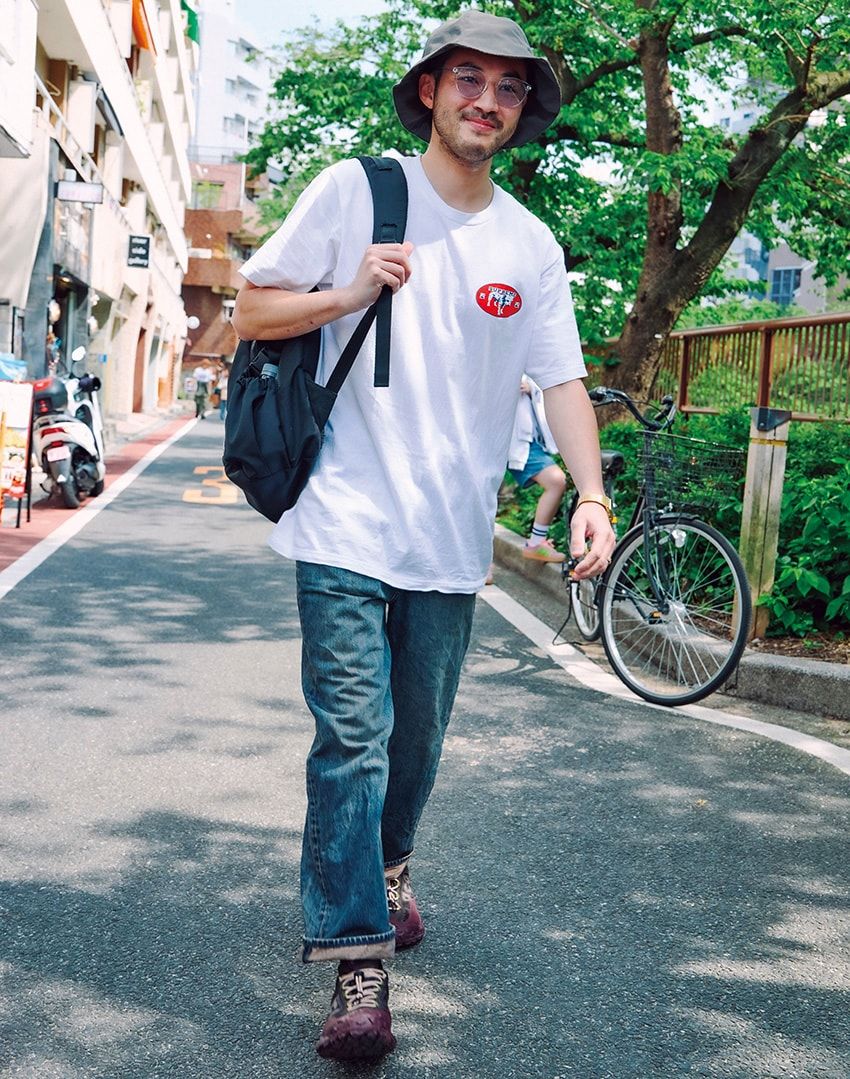 Tシャツ＝シュプリーム　デニム＝GU　ハット＝スノーピーク　サングラス＝ゾフ