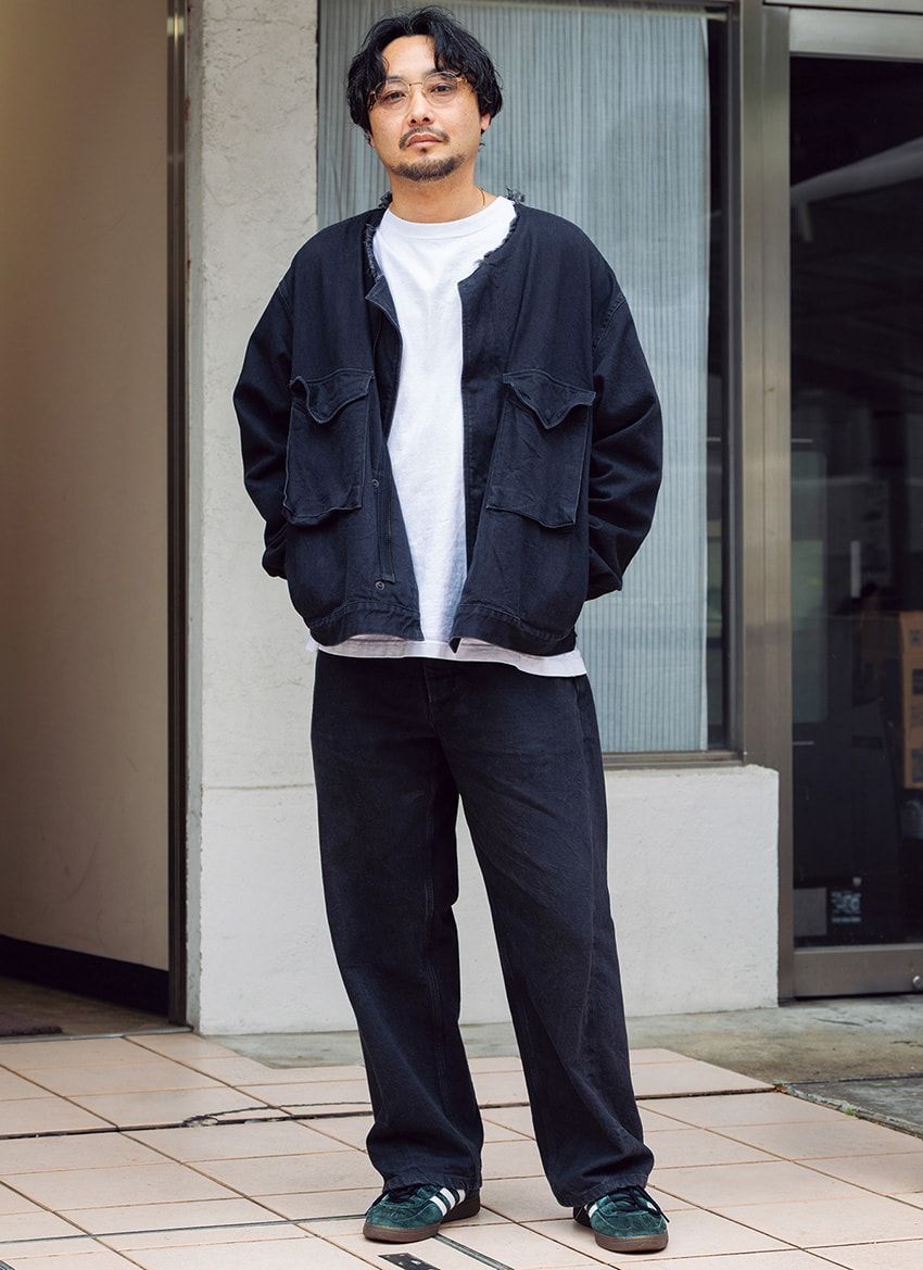 メガネ＝マイキータ　デニムジャケット、デニム＝ブラームス　カットソー＝ノーブランド