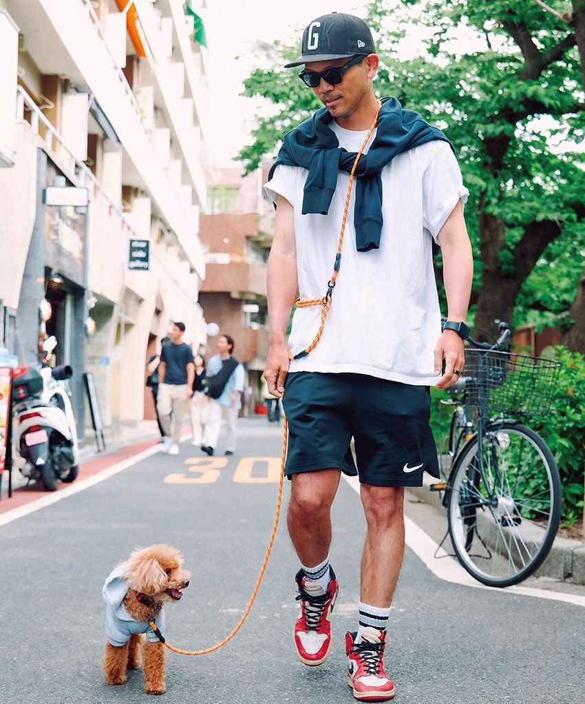 スウェット、ショーツ、スニーカー＝ナイキ