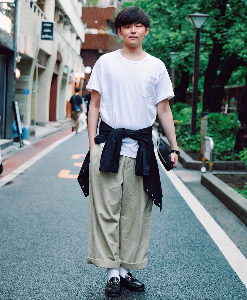 カーディガン＝アニエスベー　Tシャツ＝ポロ ラルフ ローレン