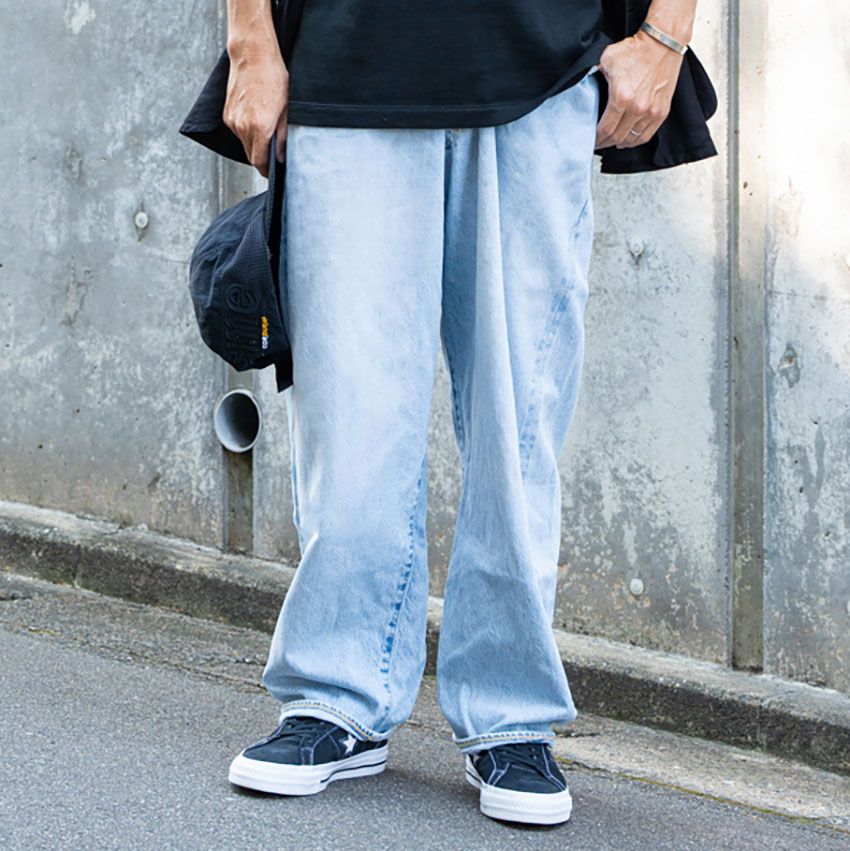 もう暑苦しいなんて言わないよ、絶対に。“極薄ブルー”デニムに恋した3人のグッドスタイル - 1枚目の画像