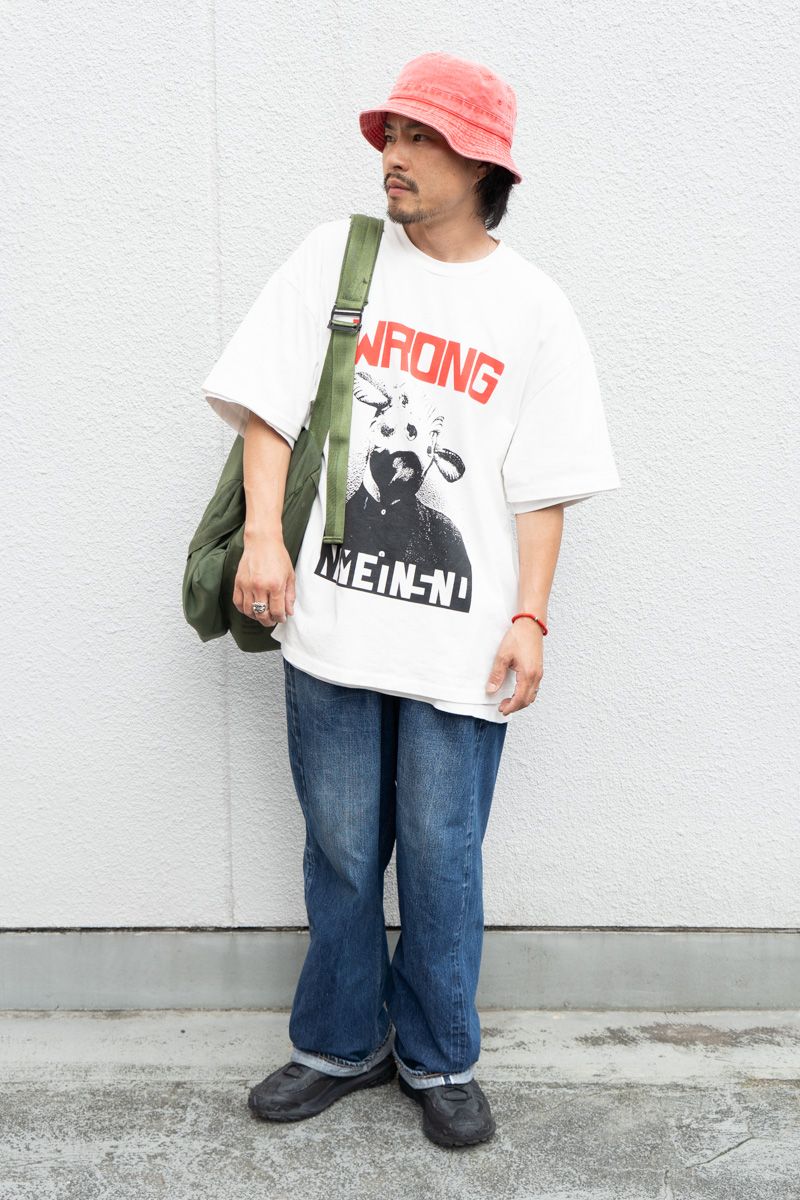 Tシャツ、カットソー＝ともに古着