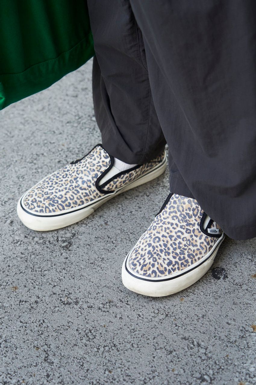 足元をさりげなく彩る「柄ヴァンズ」の効果！自然的な装いで魅せた洒落者たちを厳選 - 10枚目の画像