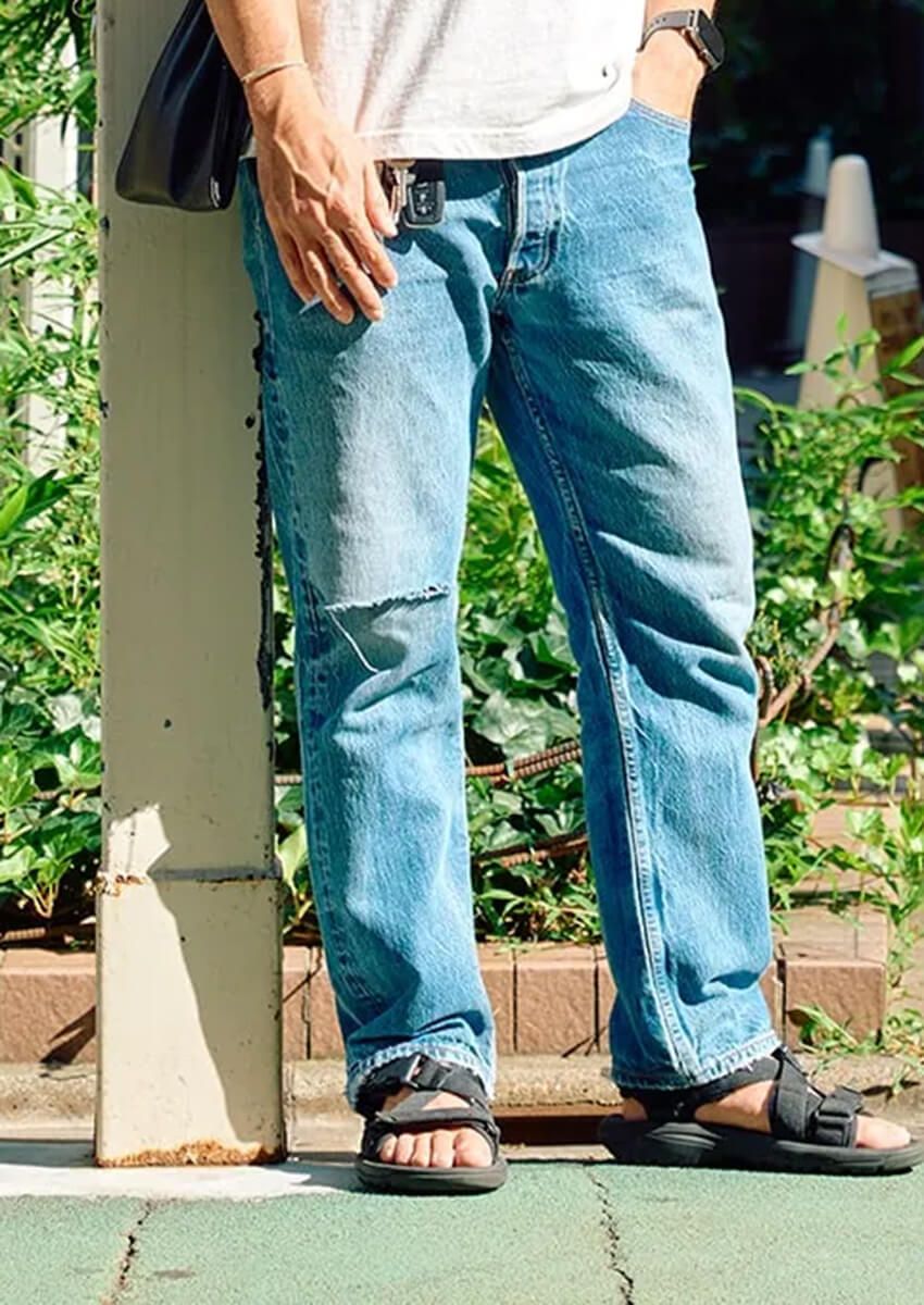 リーバイスの色落ちデニムを楽しんだ3名の洒落者たち！全員シンプルな“Tシャツ合わせ”、ポイントは…… - 1枚目の画像