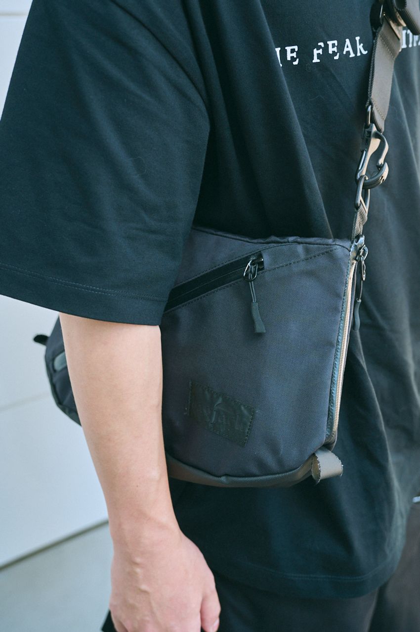 いつものブラックコーデに“モードな空気感”を加えた3人の大人たち。「シンプルに、ゆったり」がカギ - 3枚目の画像