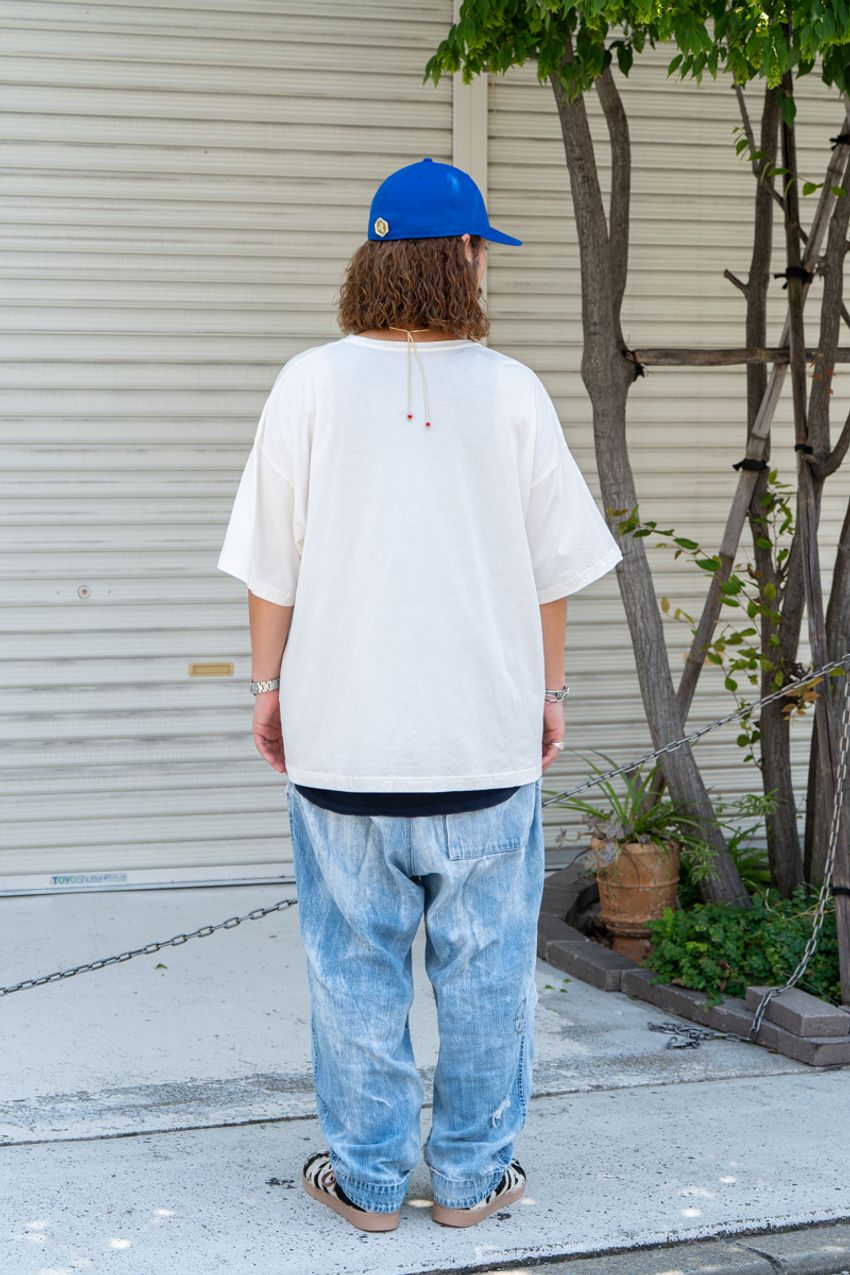 【最旬】程良くルーズな“デニム”コーデ3選。街の洒落者に選ばれたのはコモリと…… - 3枚目の画像