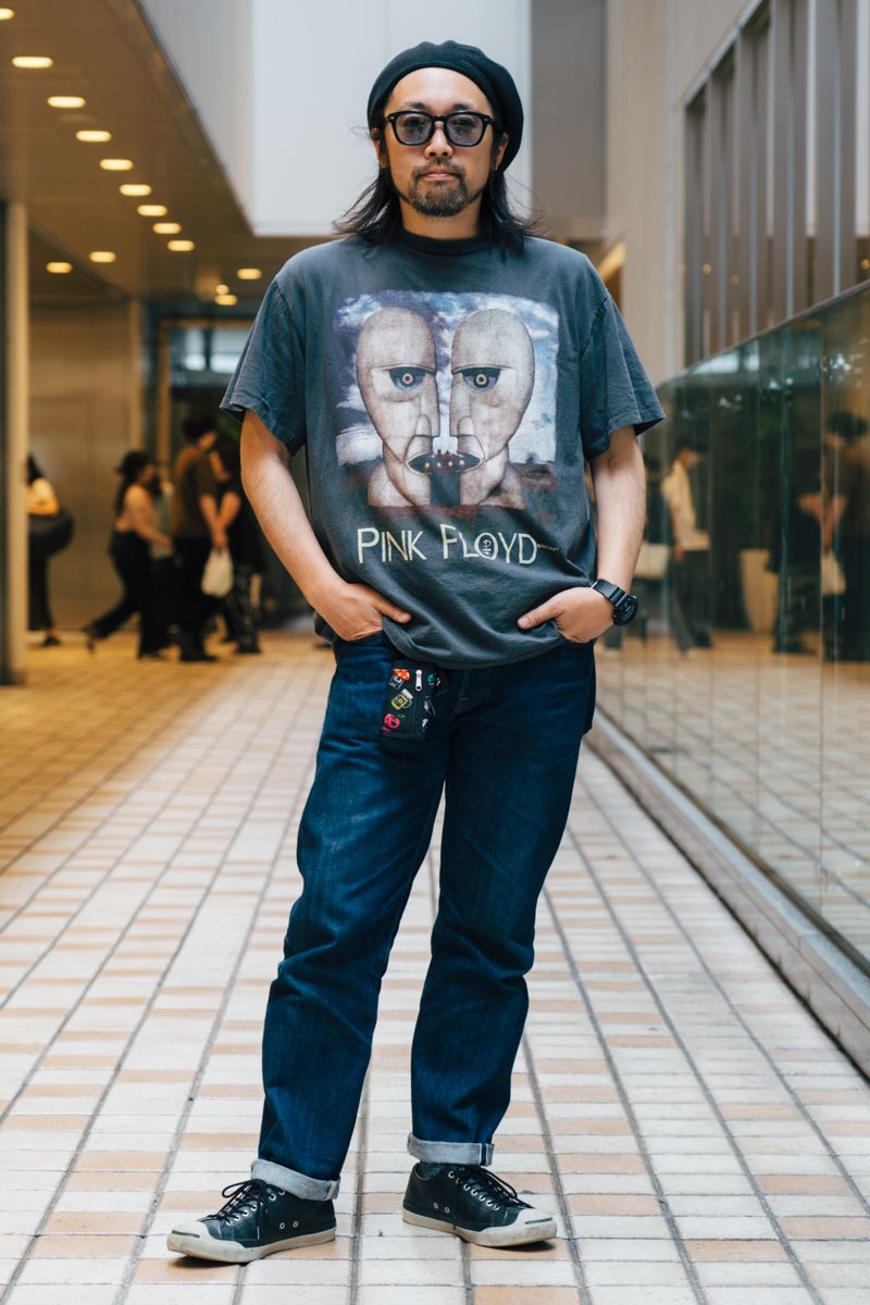 Tシャツ=古着 デニム=リーバイス シューズ=デンハム×コンバース 帽子=ザノースフェイス 眼鏡=ジンズ 腕時計=カシオ 財布=マジカルモッシュミスフィッツ