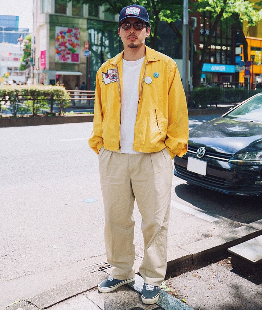 ジャケット、キャップ＝古着　Tシャツ＝GU　パンツ＝ポロ ラルフ ローレン