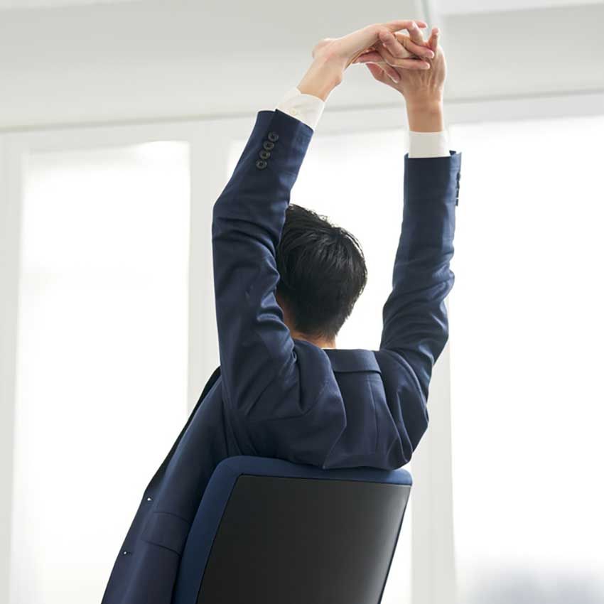 身長が1.5cm伸びたケースも！猫背、巻き肩、腰痛を防ぐ“背すじリセット術”をプロが伝授 - 8枚目の画像