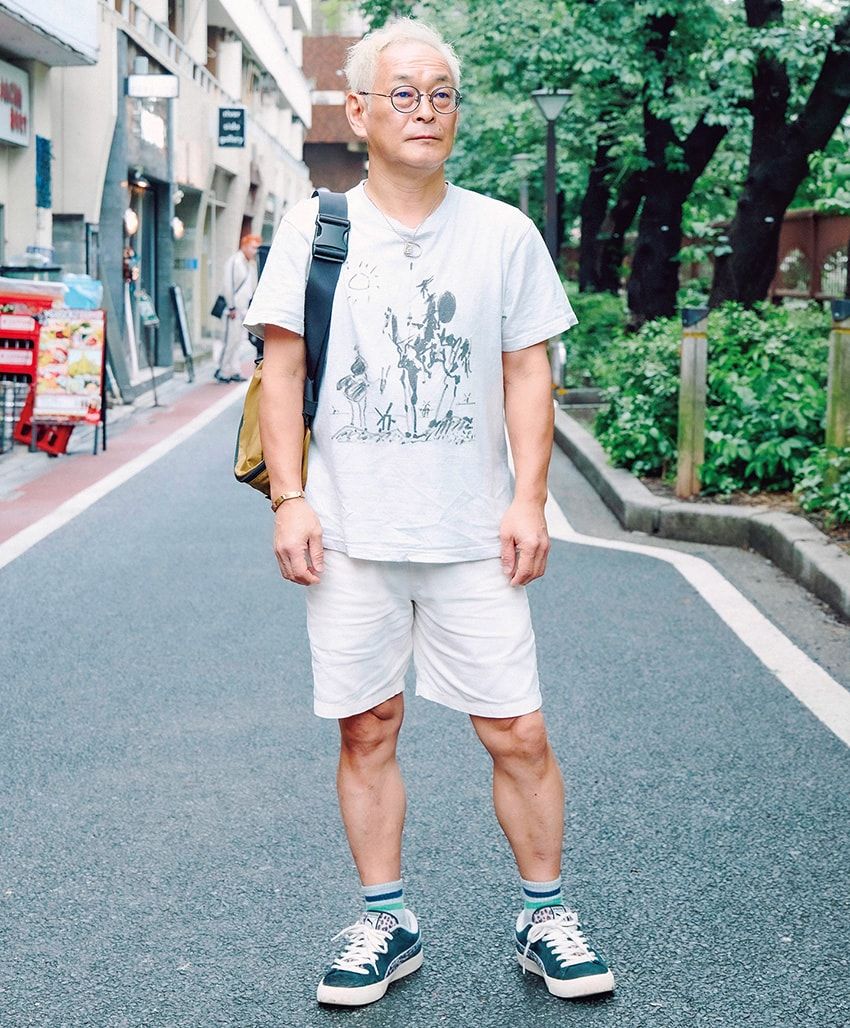 Tシャツ＝古着　ショーツ＝レリューム カリフォルニア　スニーカー＝プーマ