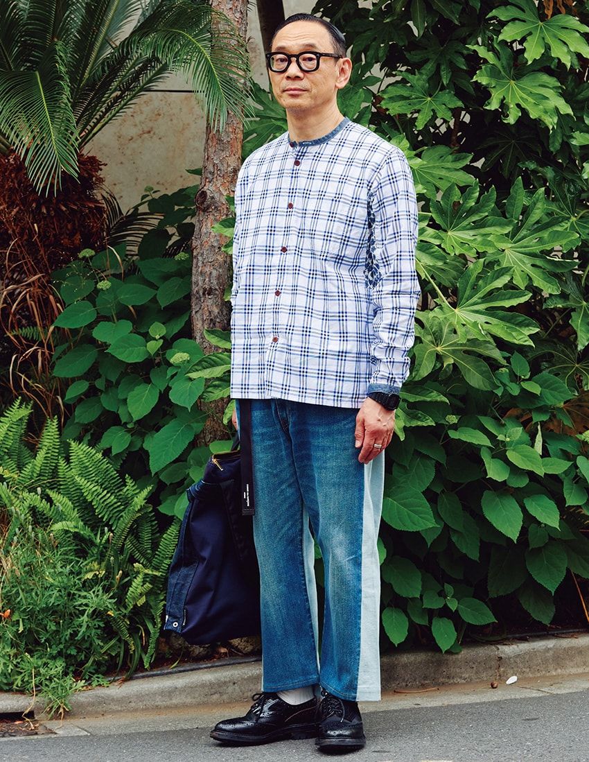 シャツ＝ジュンヤ ワタナベ マン　デニム、メガネ＝不明　靴＝トリッカーズ　腕時計＝Gショック　バッグ＝ポーター