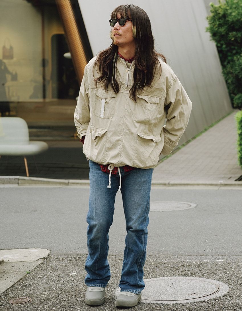 アノラック＝古着　シャツ＝ニードルズ　デニム＝ラングラー　ブーツ＝ムーンスター