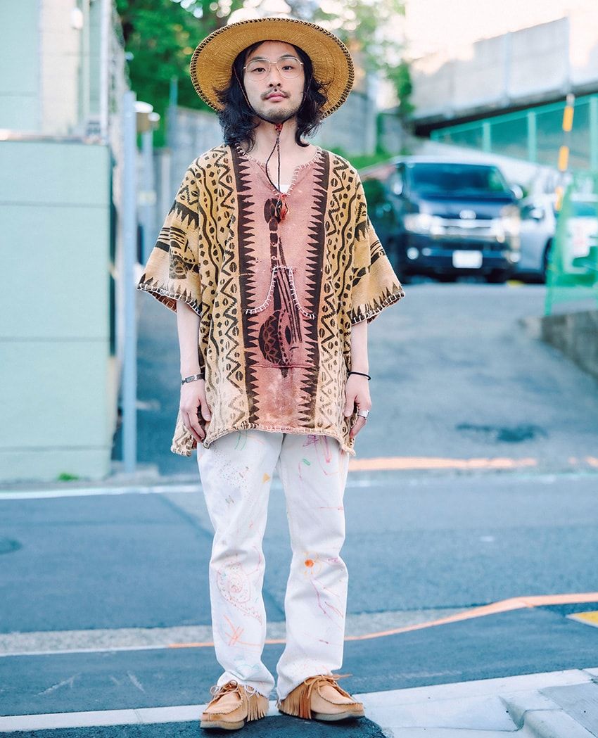 Tシャツ＝古着　デニム＝リーバイス　靴＝アンスクリア × クラークス オリジナルズ