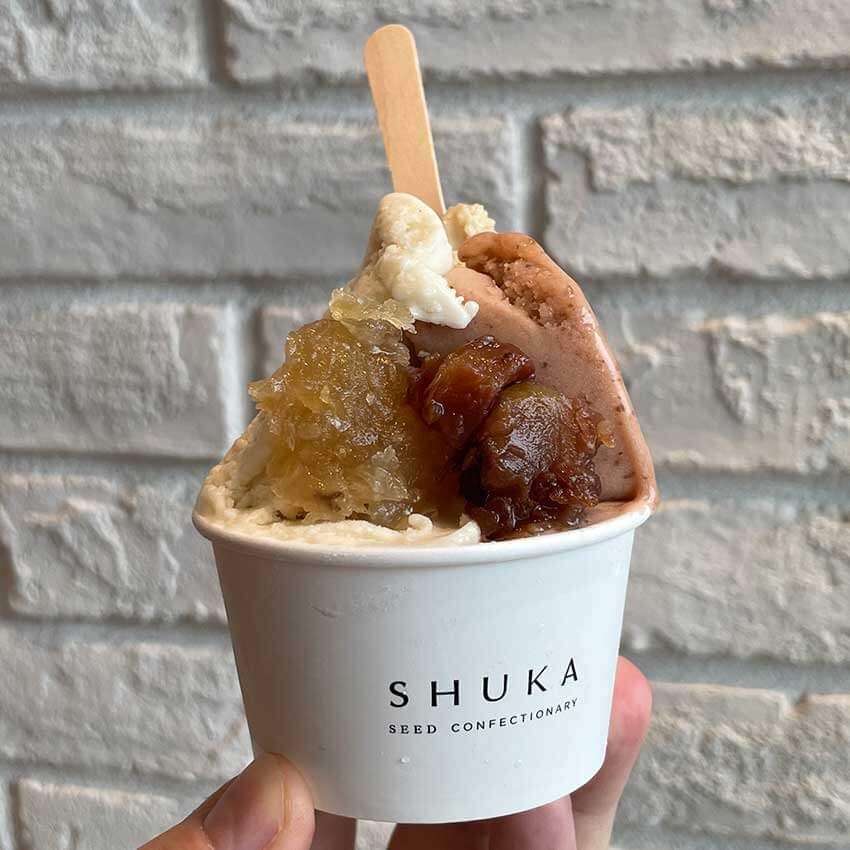 金沢で食べたトッピング付きのアイスクリーム