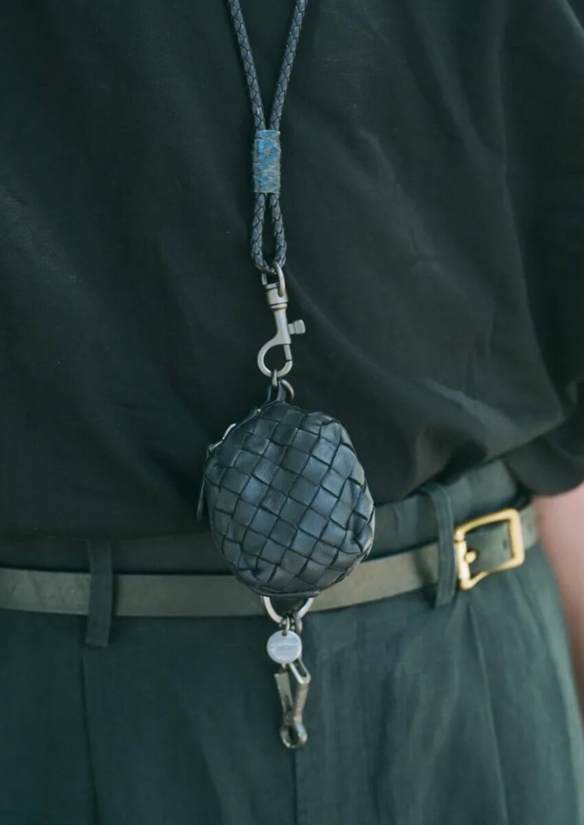 退屈無縁のモノトーンコーデ。独自の味付けでセンスアップをかなえた3人の男たち - 1枚目の画像