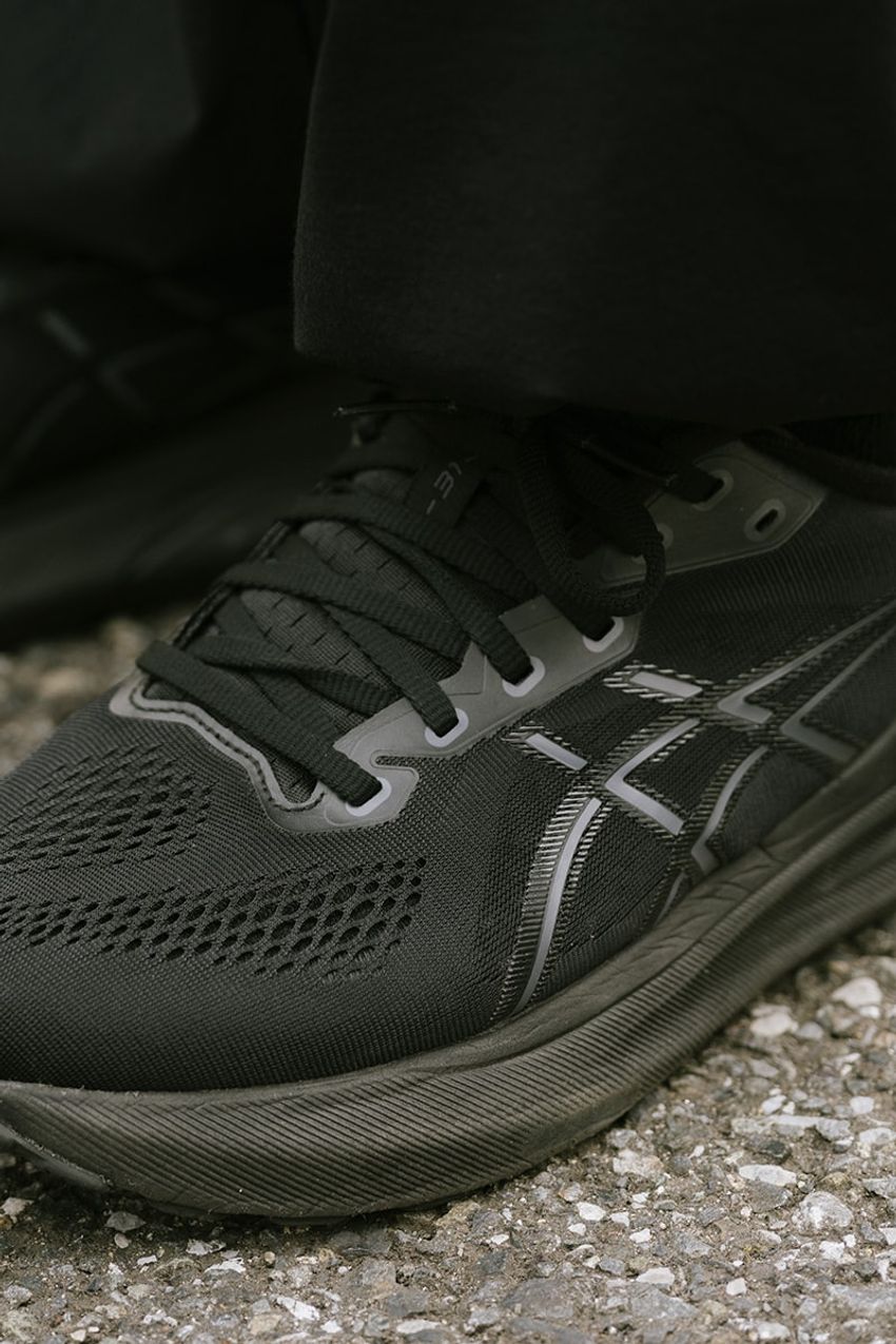 業界人も夢中！夏にこそ選びたい「オーラリー」のパンツ。その魅力をスナップで深堀りしてみた - 7枚目の画像