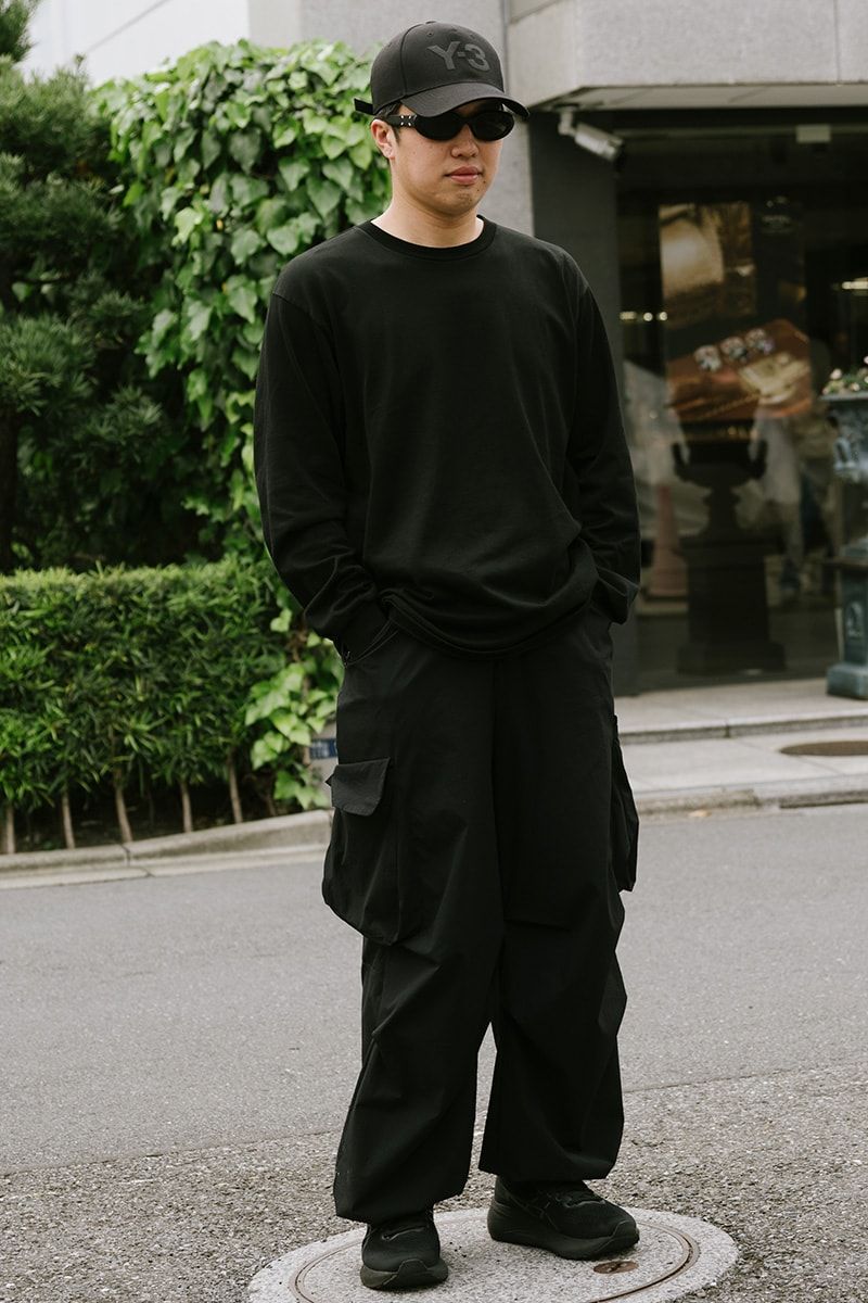 カットソー、パンツ＝ともにオーラリー