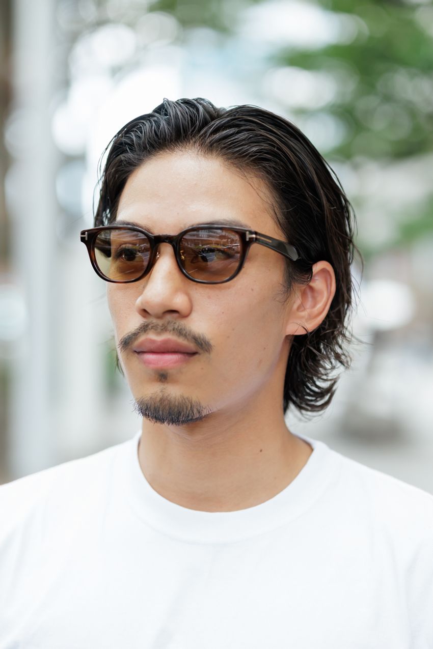 王道“濃紺ストレートデニム”をキレイに着こなす人の共通項。「革靴合わせ」「Tシャツはタックイン」 - 8枚目の画像