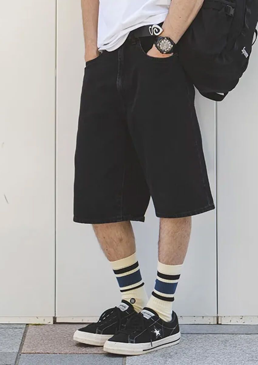 ステイヤングな40代のシュプリーム着こなし3選。小物やパンツで取り入れると上手くいく！ - 1枚目の画像