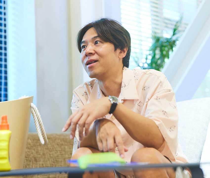 【海の失敗談】「狭いセダンで無理やり着替えて…（笑）」ロッチコカドがヘビロテする“サーフギア” - 14枚目の画像