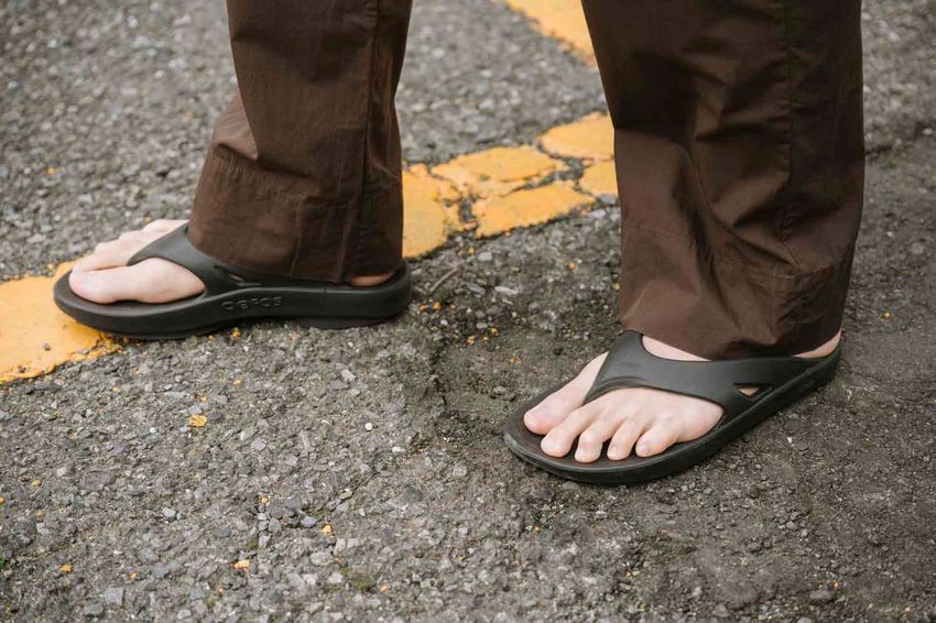 ウーフォスはちょっとキレイなパンツ合わせで。夏コーデで導き出した大人の活用術3選 - 4枚目の画像