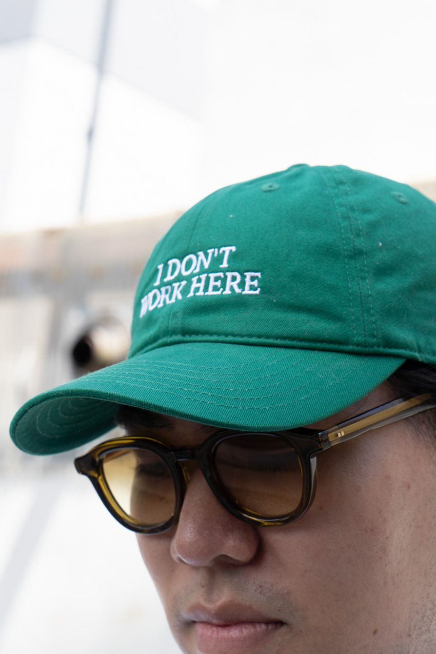 超王道「白トップス＆黒パンツ」で洒落た3名の着こなし術！“退屈”に見せない方法は…… - 9枚目の画像